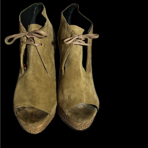 Burberry Booties - Picture 4 of 7